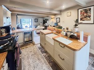Kitchen- click for photo gallery